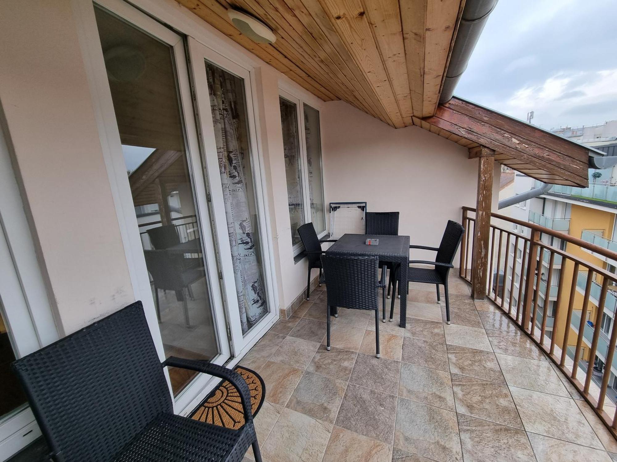 Merry&Car - Huge Balcony + Living Room + 2Br Budapest Ngoại thất bức ảnh
